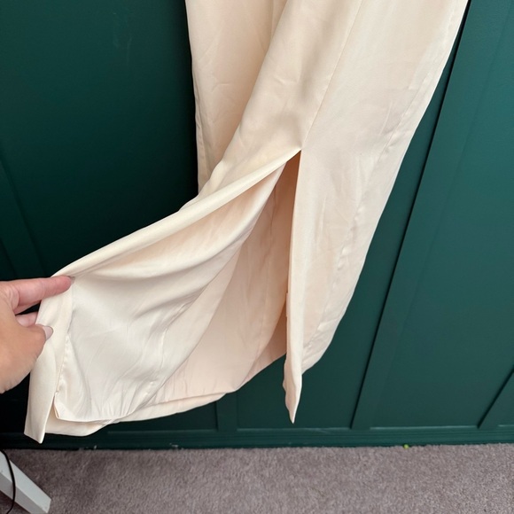 Fame and Partners V-Neck Cream Flutter Sleeve Dress - Picture 4 of 13